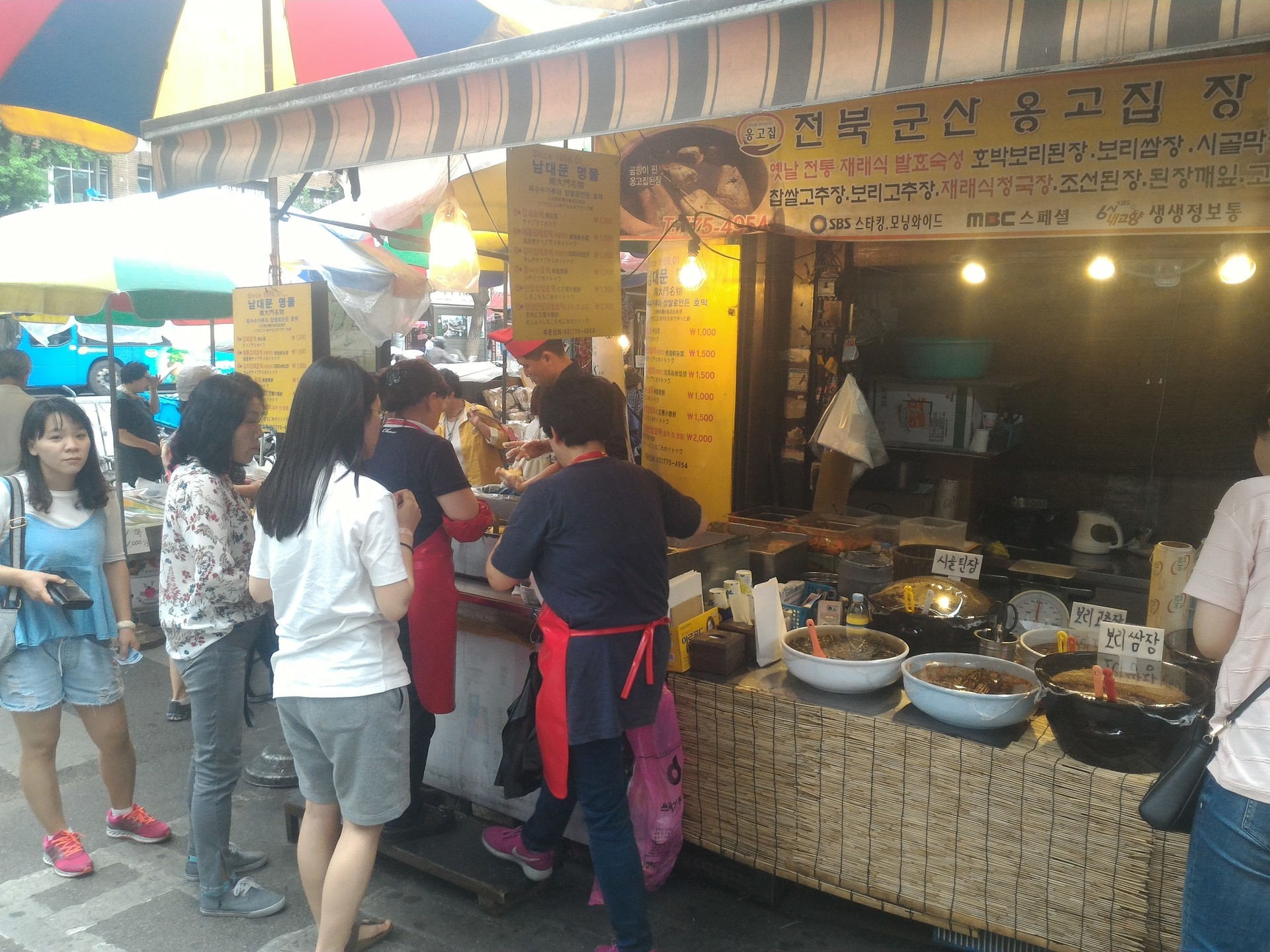 お気に入りの屋台ではちみつホットク In 南大門市場 ナムデムンシジャン 格安ホテルでソウルひとり旅 グルメ食べ歩き